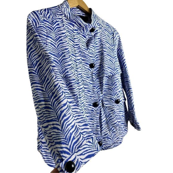 Carlisle Animal Print Safari Blazer Button Down Jacket
Blue & White Size 4 Small - Picture 4 of 7